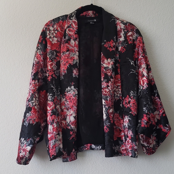 Beautiful Floral Print Silky Kimono Sleeve - Picture 1 of 5